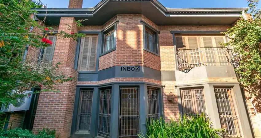 Casa 305m² com 3 Quartos sendo 3 Suítes 4 Vagas no bairro Chácara das Pedras