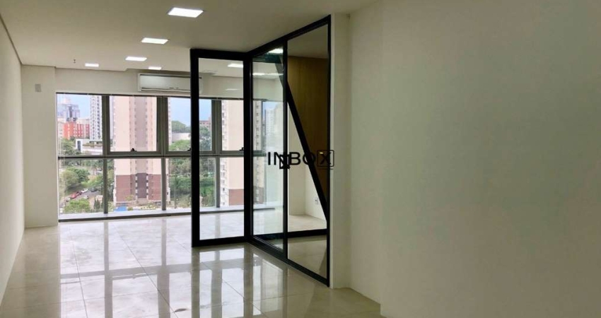 INBOX IMOBILIÁRIA Vende sala comercial, 48 m² privativos, 1 vaga, pronta para uso, no Trend Nova Carlos Gomes, Petrópolis, Porto Alegre - RS.