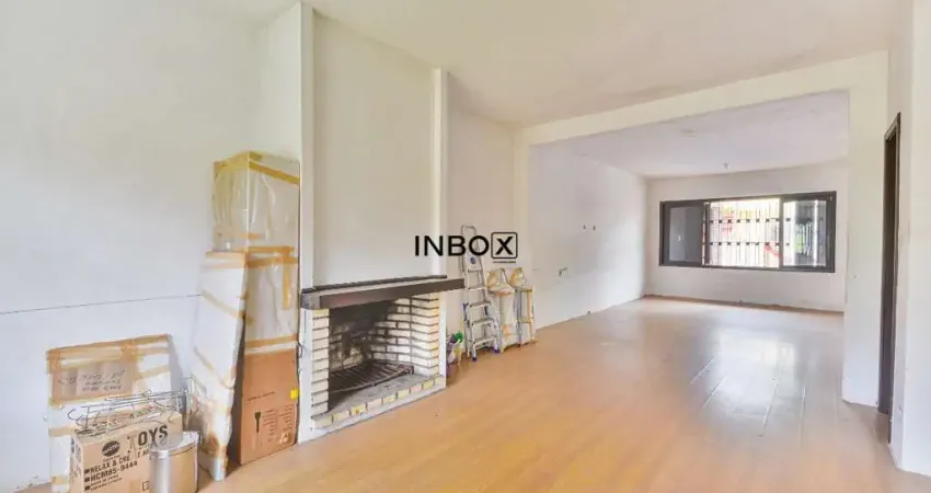 Ótima casa com 450 m² privativos, em terreno plano, semi mobiliada, com 4 dormitórios, para Locação e venda.