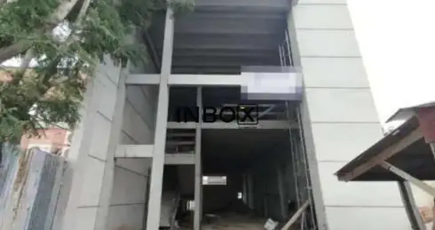 Depósito em fase final de Construção com Mezanino e Pé-Direito Alto