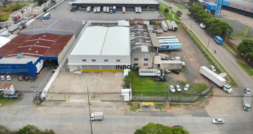 Pavilhão Reformado com 1.875m², 4 Docas e Pé Direito de 7m no Porto Seco
