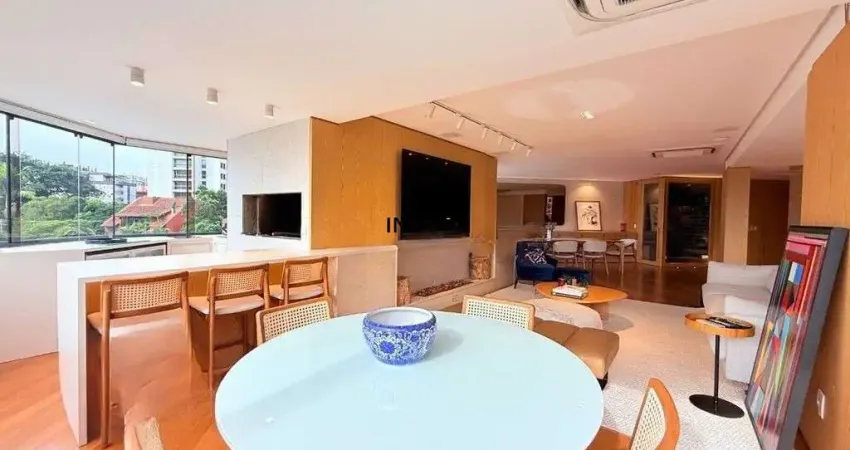 Apartamento de 208m² Todo Reformado com 3 Dormitórios e 2 Vagas