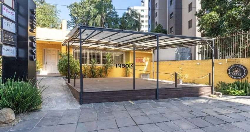 Casa Comercial Ampla com 6 Salas, Lareira, Cozinha Industrial e 3 Vagas