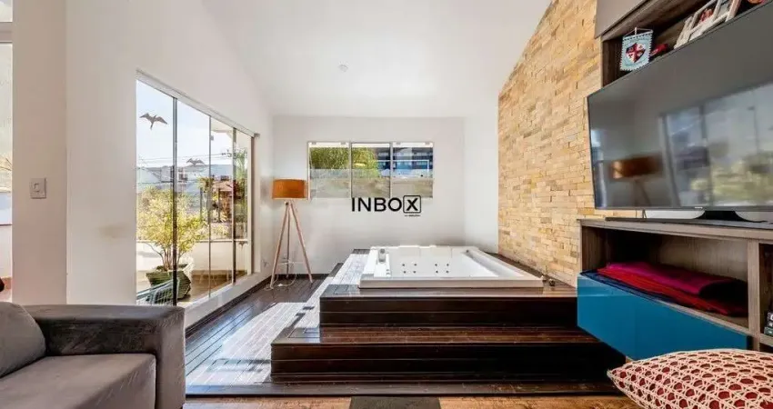 Casa com 3 Dormitórios, Suíte, Amplo Pátio e 4 Vagas