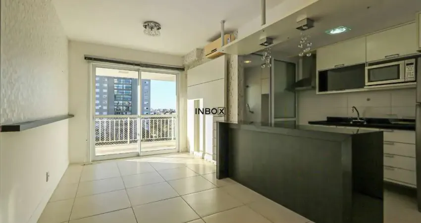 Apartamento semimobiliado com 2 dormitórios, 2 Vagas e infraestrutura de resort
