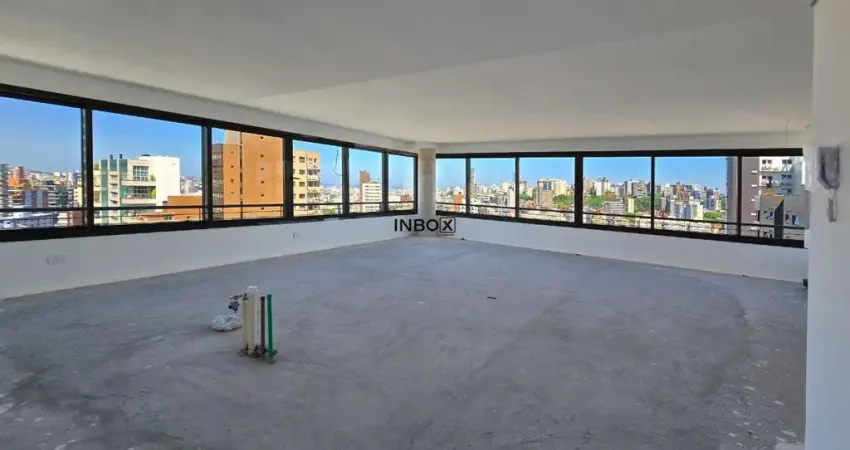 Alto padrão construtivo, 3 dormitórios em andar alto no bairro petrópolis em porto alegre.