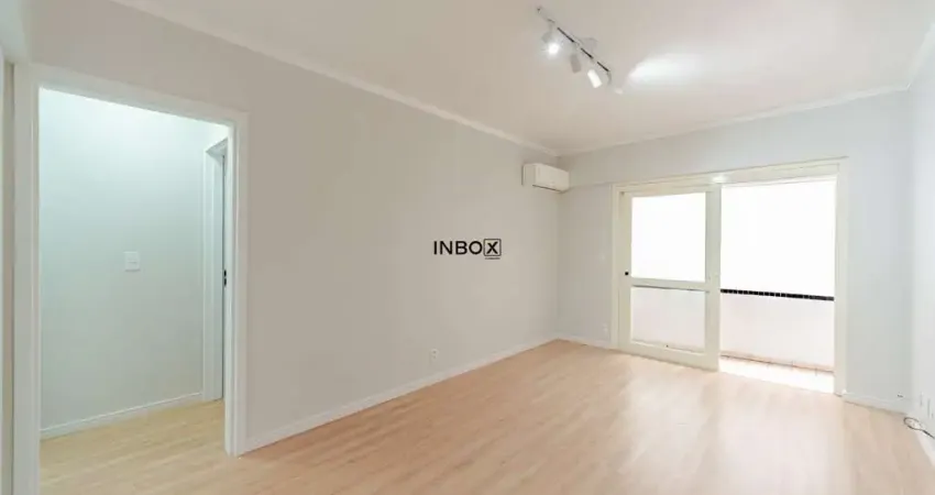 Apartamento 1 dormitório totalmente reformado e semi mobiliado no centro histórico de p. alegre rs