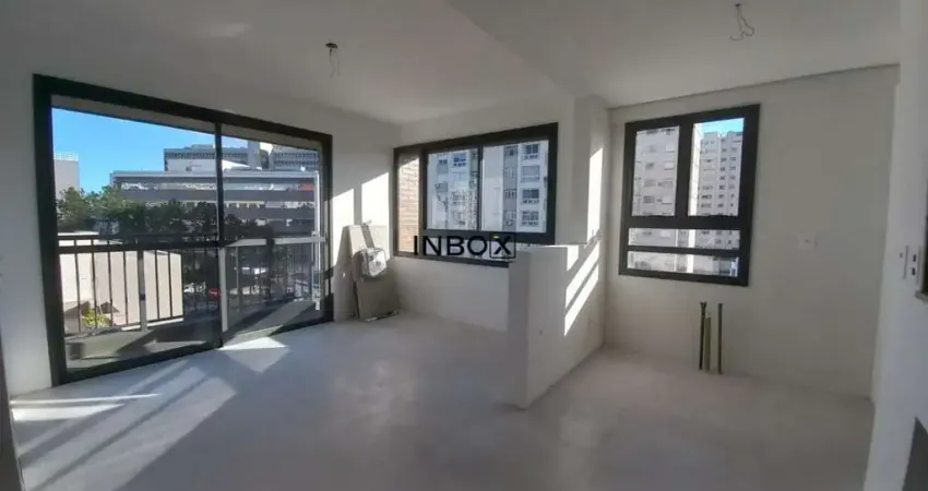 Apartamento semimobiliado no brick 962 com 2 dormitórios sendo 1 suíte e 72,10 m², rio branco, porto alegre/rs.