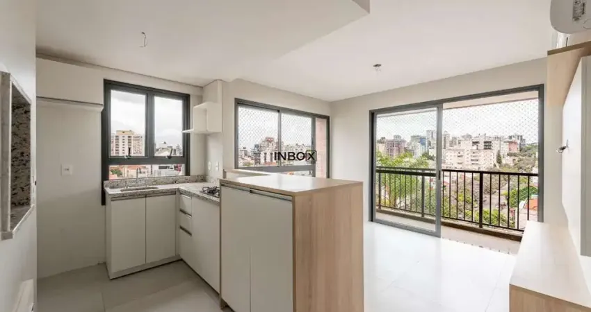 Apartamento semimobiliado em andar alto 2 dormitórios, suíte , churrasqueira e garagem