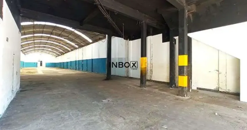 Depósito com 1.800m² , 6 vagas de estacionamento e acesso por duas ruas