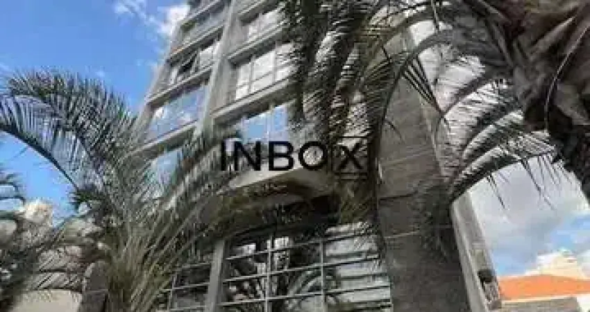 Sala comercial mobiliada com 47m², 2 banheiros e 1 vaga de garagem