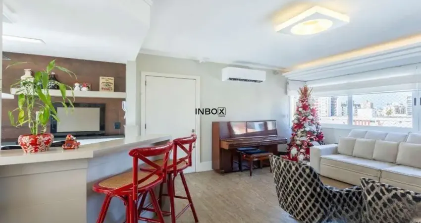 Apartamento reformado em andar alto, com 2 dormitórios, suíte e vaga