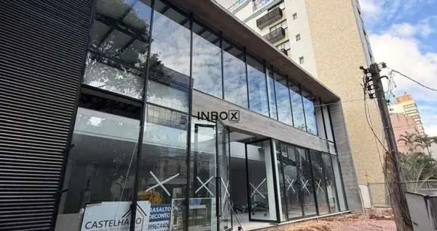 Duas Lojas Comerciais com Potencial de Unificação e Estacionamento Frontal