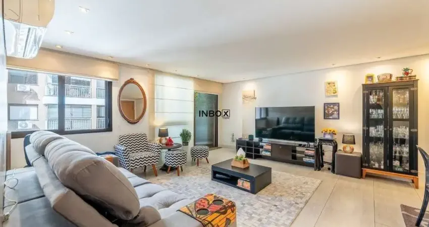 Apartamento semimobiliado com 84m² privativos, 2 domitórios, 1 suíte, 2 vagas