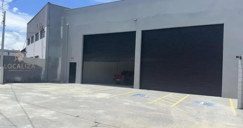 Galpão comercial em ótima localização e de fácil acesso, teto alto entra pequenos caminhões, fácil acesso à Dutra, Tamoios e Carvalho Pinto