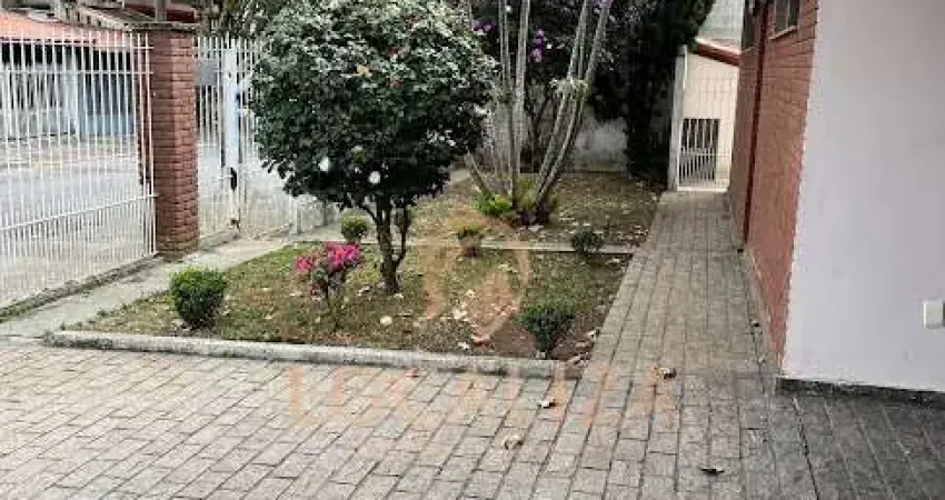 Imperdível casa à venda em São José dos Campos-SP, no Bosque dos Eucaliptos! 3 quartos, 1 suíte, 2 salas, 5 banheiros, 3 vagas de garagem e 400m² de área.