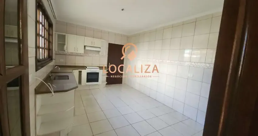Casa à venda no Centro de Taubaté-SP: 2 quartos, 1 sala, 1 banheiro, 2 vagas de garagem, 113m² de área.