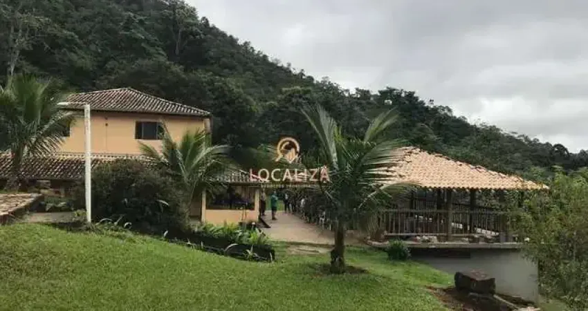 Oportunidade única: sítio à venda em Monteiro Lobato-SP, 5 quartos, 3 salas, 6 banheiros, 10 vagas de garagem, 500,00 m² de área.