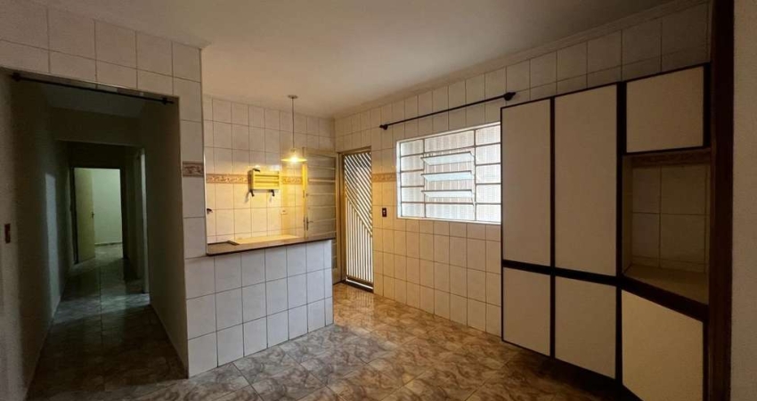 Imperdível casa à venda em São José dos Campos-SP, Jardim Motorama: 3 quartos, 1 suíte, 2 banheiros, 2 vagas de garagem, 80m²