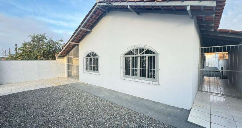 Casa com 04 quartos para alugar no Paranaguamirim