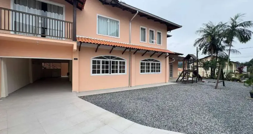 Casa com 4 quartos para alugar na Rua Macapá, 336, Floresta, Joinville