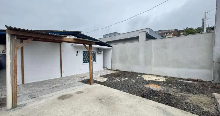 Casa com 2 quartos para alugar na Servidão Aroldo da Silva, 230, Iririú, Joinville