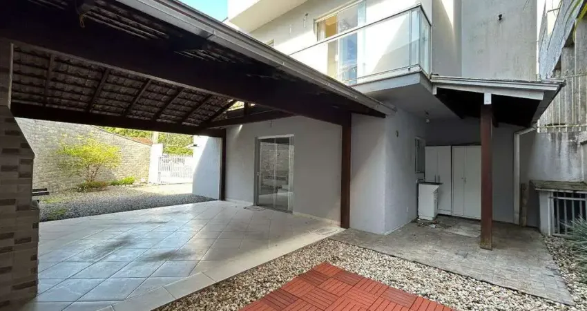 Casa com 2 quartos à venda na Rua Cidade de Sevilha, 889, Iririú, Joinville