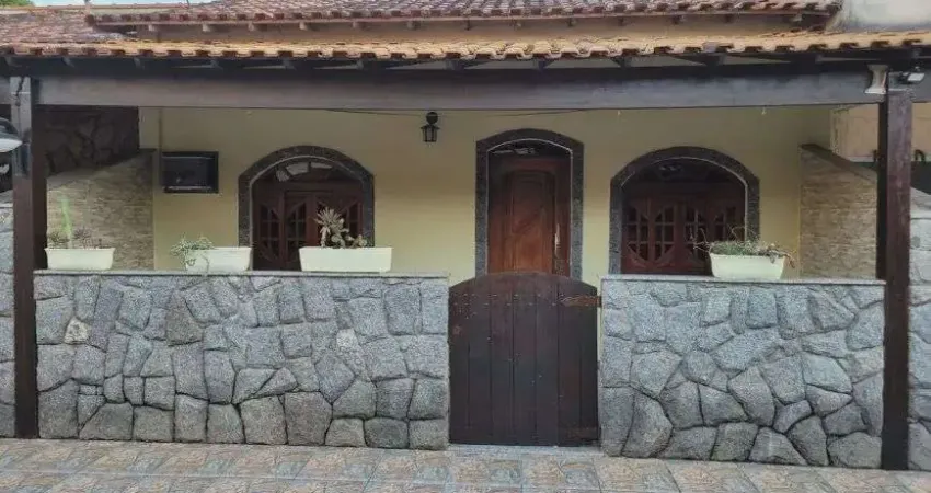 Casa linear em condomínio, 2 quartos, próximo Estrada do Moinho