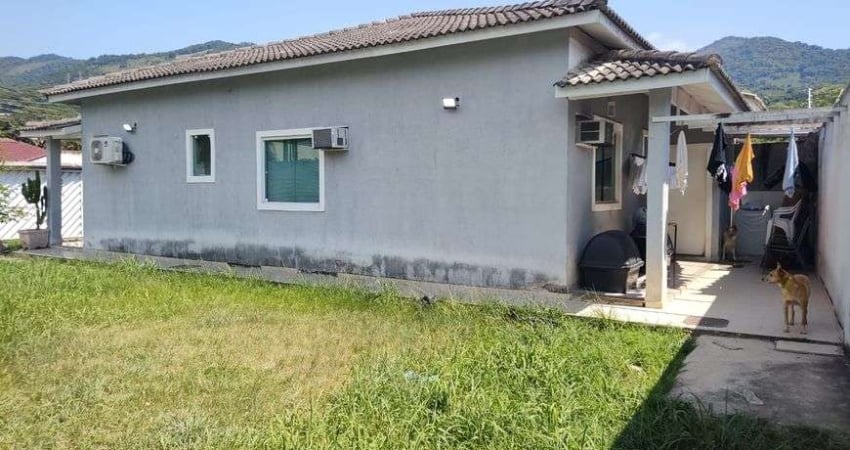 Casa para venda com 112 metros quadrados com 3 quartos