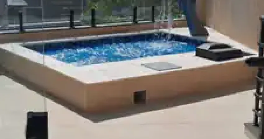 Casa duplex , condomínio, piscina, 3 quartos, aceita financiamento