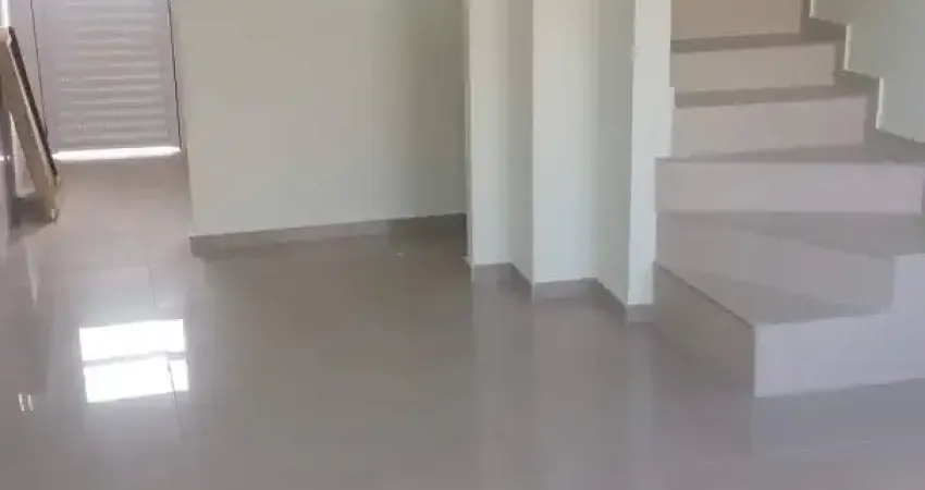 Casa em condomínio, 2 quartos, quintal, próximo ao park shopping