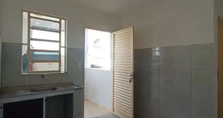 Casa com 2 quartos para alugar na Vila Carbone, São Paulo