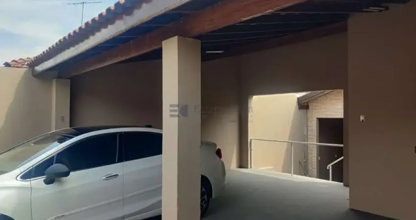 Casa com 03 quartos para venda no jardim carolina, excelente localização.