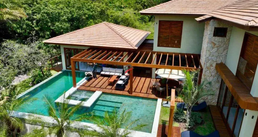 Casa alto padrão localizada em Praia do Forte condomínio com acesso ao mar Praia Bella.