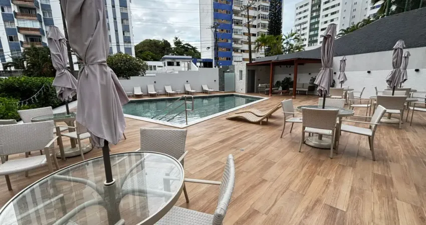 Espaçoso apartamento 3/4 com 01 suíte e duas garagens para venda na pituba com vista mar