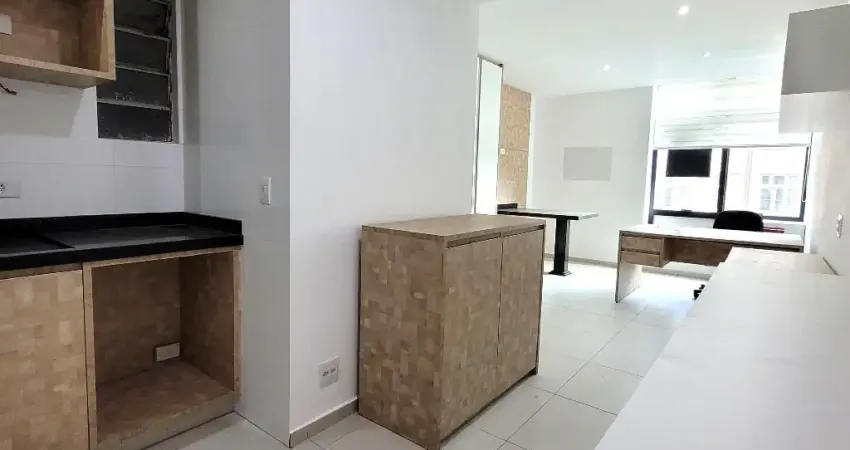 Sala comercial mobiliada – 35 m²- Centro de Curitiba