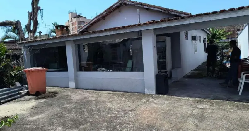 Casa à venda no Centro, Caraguatatuba