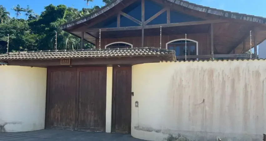 Casa à venda no Massaguaçu, Caraguatatuba