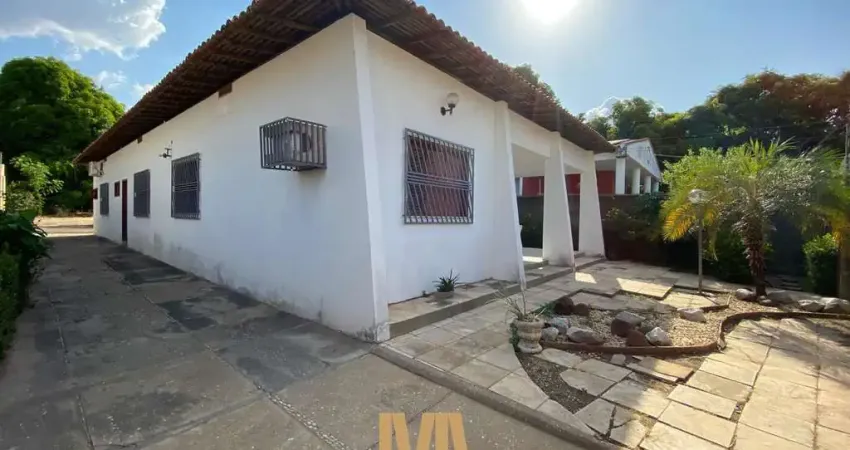 Casa com 03 Quartos, 420m² à Venda Próxima a UFPI - Zona Leste