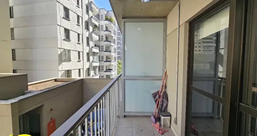 República | Studio Mobiliado | 30 m2 | Varanda | Metrô República
