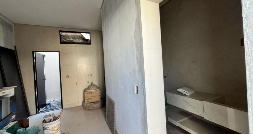 Casa com 3 suíte bairro e closet no Bairro  Interlago.