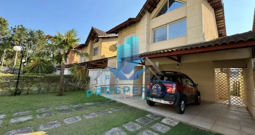 Casa Alto Padrão no Condomínio Granja 26 - 4 vagas , 3 suítes e piscina