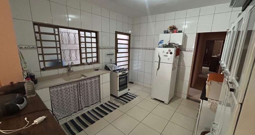 Casa para Venda em Mogi das Cruzes, Loteamento Alvorada, 2 dormitórios, 1 banheiro, 2 vagas