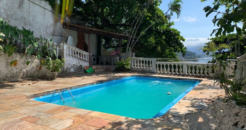 Casa com 5 quartos à venda no Itararé, São Vicente 