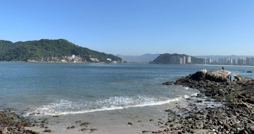 Kitnet Reformada em Frente à Praia - Oportunidade Imperdível!