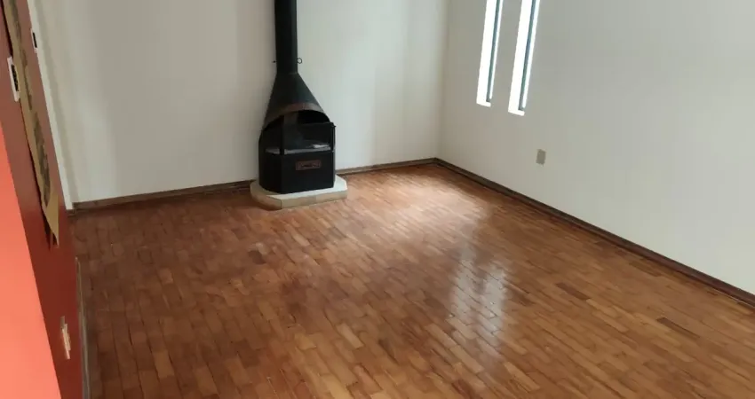 Linda casa, excelente planta, em ótimo estado, localização privilegiada