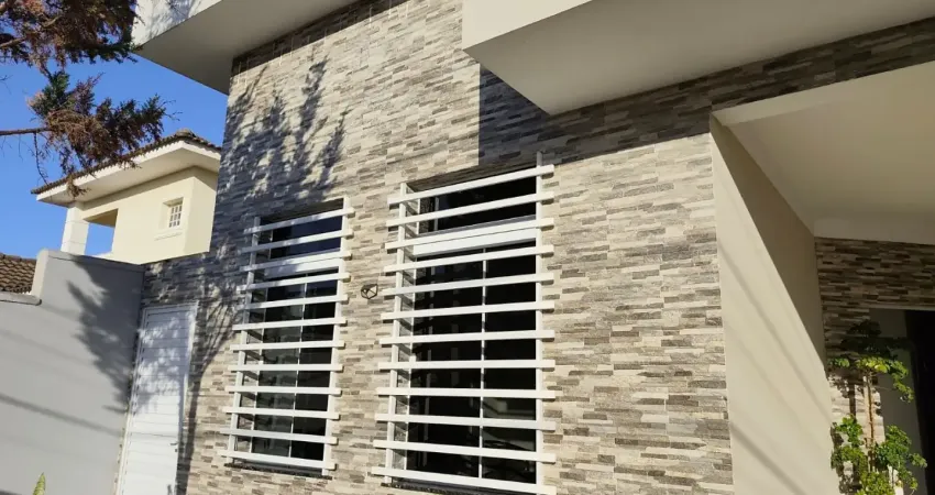 Esta é a única casa do bairro jardim nossa senhora auxiliadora, com menos de cinco anos de construção à venda.