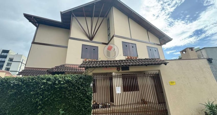 Casa com 3 quartos para alugar na Rua Paranaguá, 524, Água Verde, Curitiba