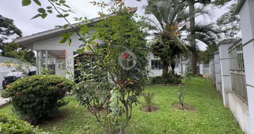 Casa com 3 quartos para alugar na Rua Doutor Lauro Wolff Valente, Portão, Curitiba