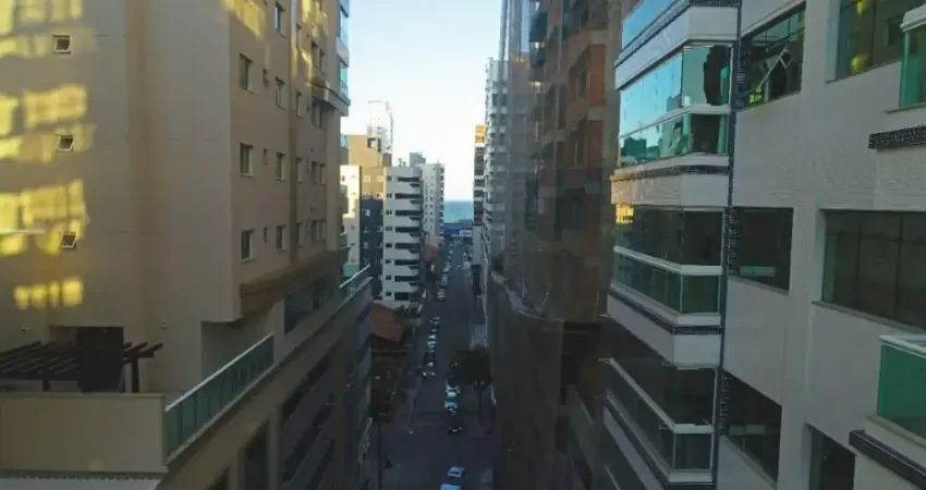 Apartamento mobiliado 3 suítes | 2 vagas no coração de meia praia